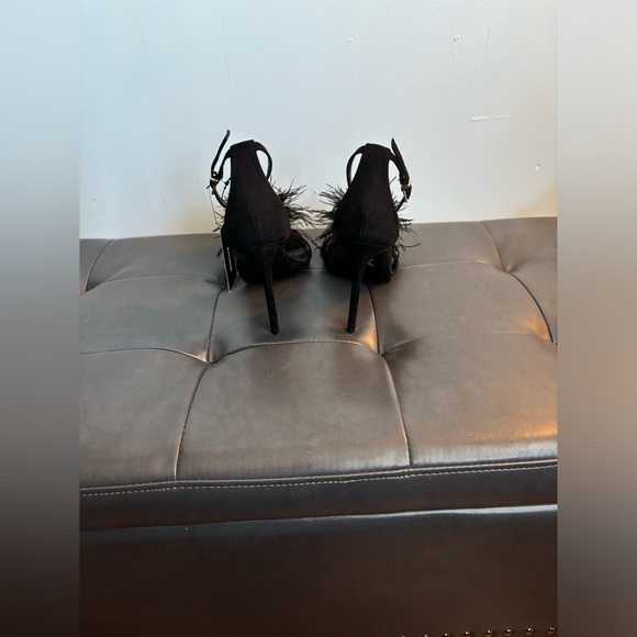 Express Black Swan Feathered Toe Sandals - Picture 4 of 4